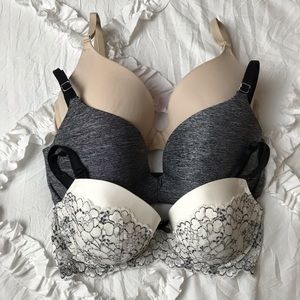 Victoria’s Secret bras size 32D
